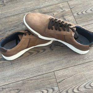 Men’s 11.5 Rye business casual shoe brown.